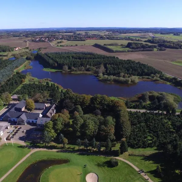 Tollundgaard Golf Park & Apartments, hotel in Engesvang