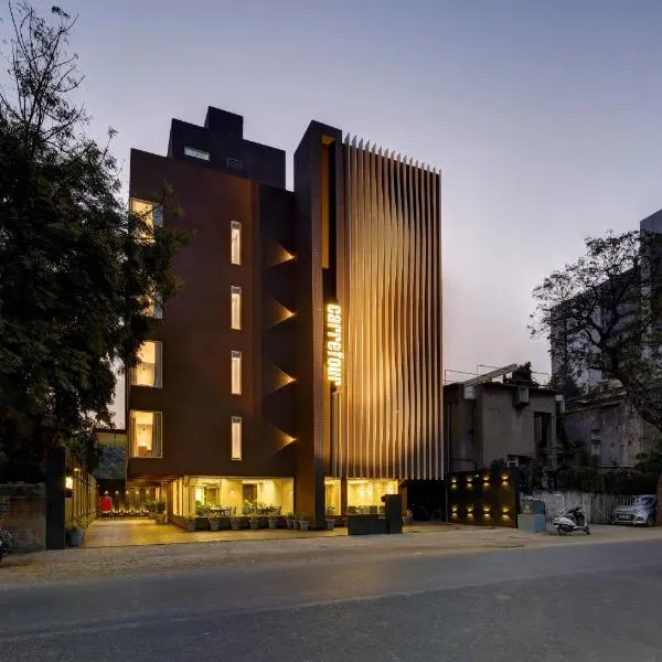 Hotel Carrefour, khách sạn ở Ahmedabad