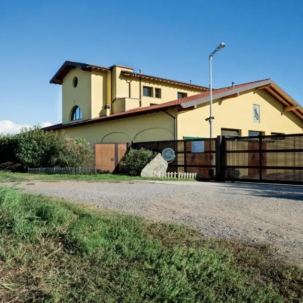 Agriturismo Camisi qh, hotel em Cambiago