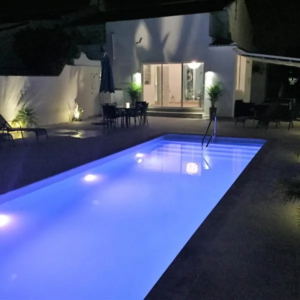 Campoamor Villa & Private Pool, Garden & Roof Terraces Distant Sea Views, hotel en Playas de Orihuela