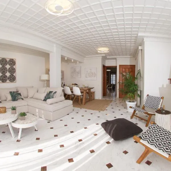 M house luxury suites, hotel in Lixouri