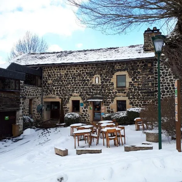 VVF Haute Loire Saint-Julien-Chapteuil: Saint-Julien-Chapteuil şehrinde bir otel