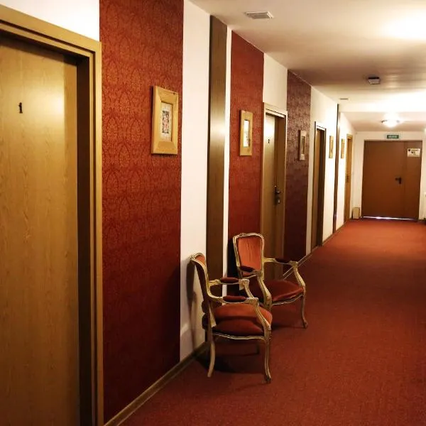 Zamek Camelot, hotel v destinaci Dębica