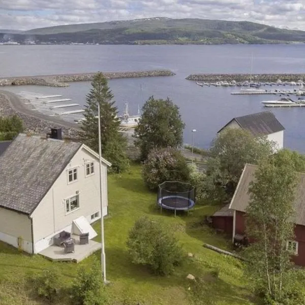 House in central Finnsnes、フィンスネスのホテル