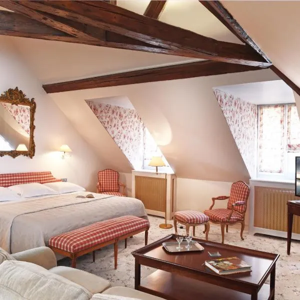 Hôtel Saint James: Trouville-sur-Mer şehrinde bir otel