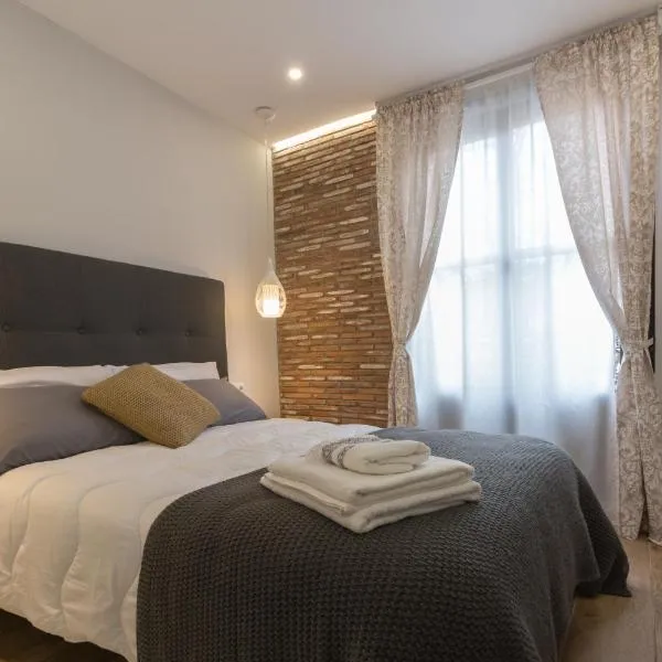 Apto con vistas a la catedral y aire acondicionado, Hotel in Logroño