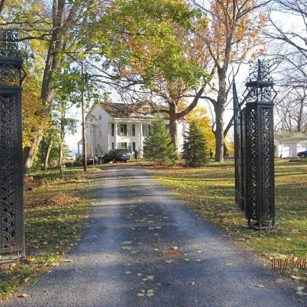 Renwick Clifton House B&B, hotel v destinaci Saugerties