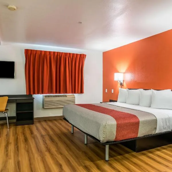 Motel 6-Barkeyville, PA, hotel in Barkeyville