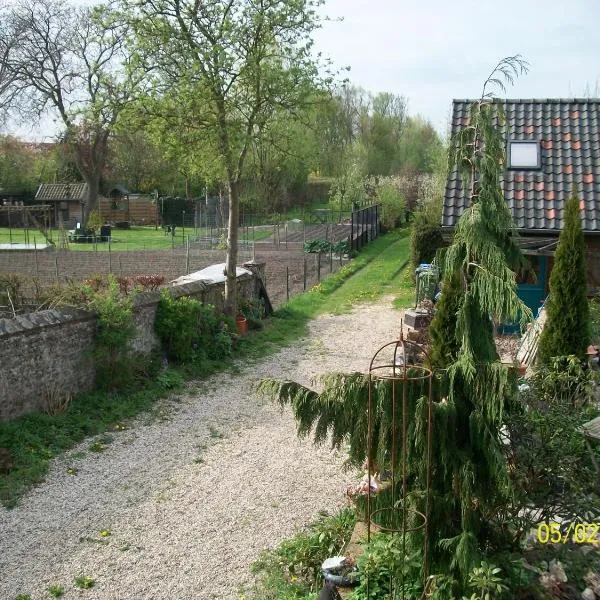 B&B Bij de Boomgaard, hotel in Neerijnen