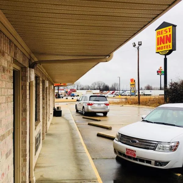 포레스트 시티에 위치한 호텔 Rest Inn Motel