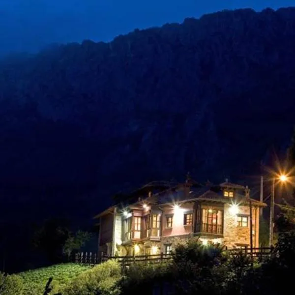 Complejo Turístico L'oteru, hotel v destinaci Caleao