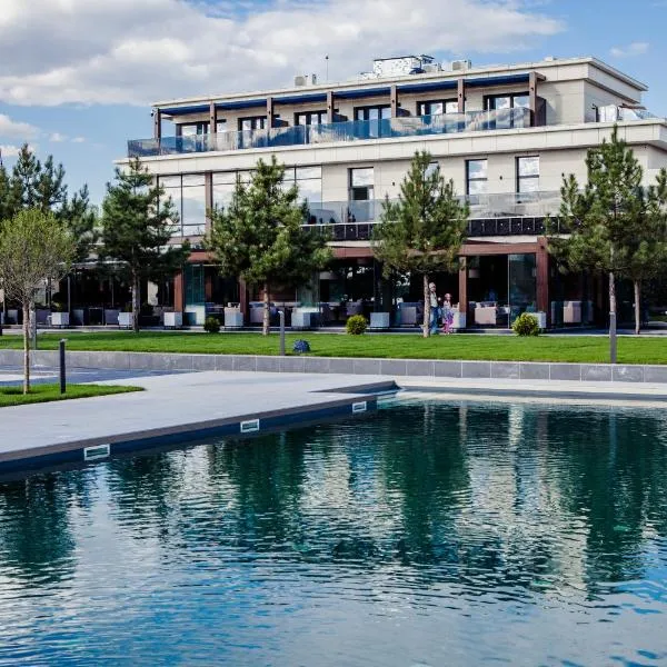 Riviera Zoloche Resort & Spa, hotel in Romankiv