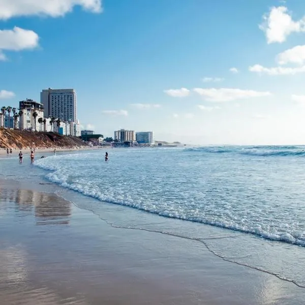 Arena Hotel by the Beach, hotell i Bat Yam