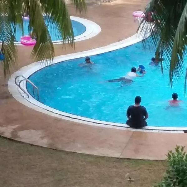 Rose Condo@ Cocobay Beach Resort, hotel en Port Dickson