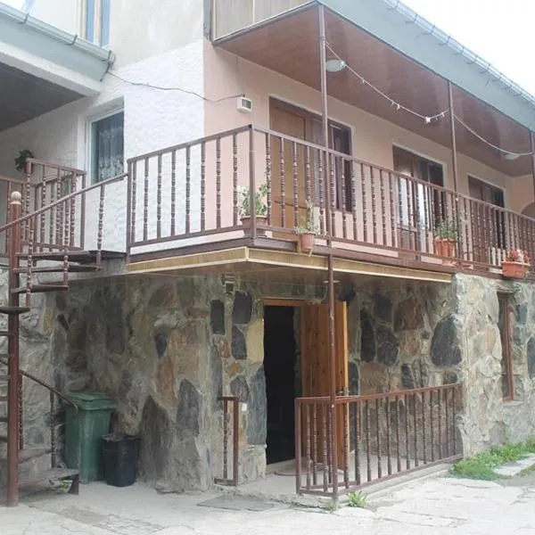 Sunny, hotel in Mestia