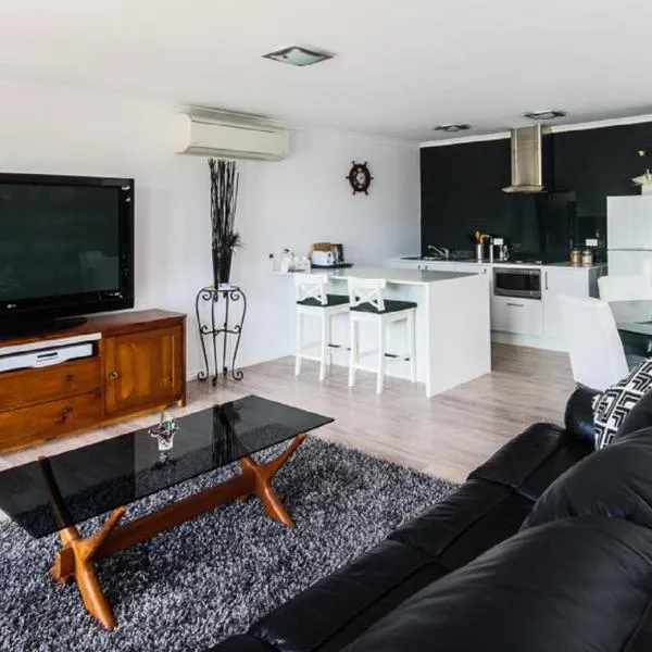 Lure Bed and Breakfast, hotel v destinaci Normanville