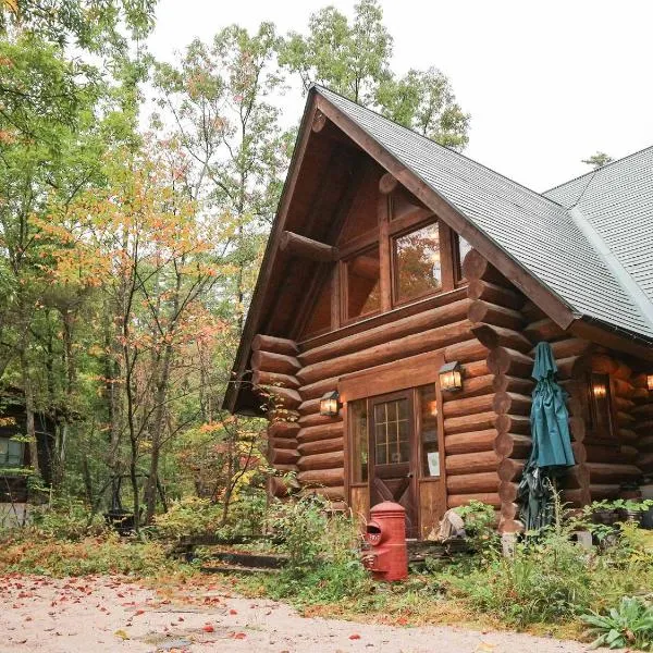 Canadian Loghouse Inn AzuminoYujin, hotelli kohteessa Azumino