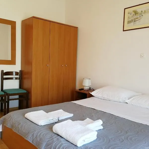 Apartmani Rija 3, hotel in Pag