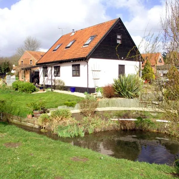 The Hayloft, hotel v destinaci West Bradenham