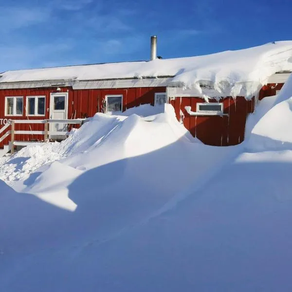 The Red House, hotel in Tasiilaq