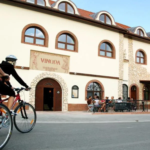 Hotel Vinopa, hotel v Přítlukách