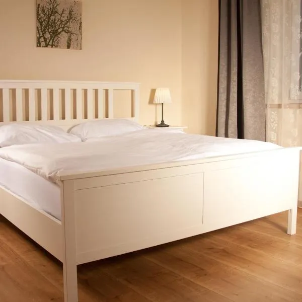 Sabines Apartments Ferienwohnungen, hotel v destinaci Frauenkirchen