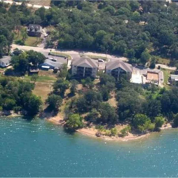 Lakefront and Lake View Condo on Indian Point, hotel Bransonban