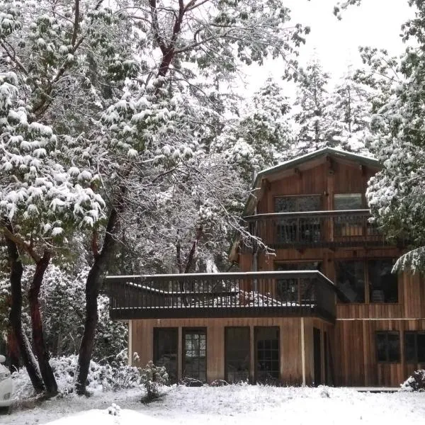 Gabriola Central B&B, hotel in Gabriola