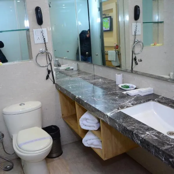 Airport Hotel Grand photo 2