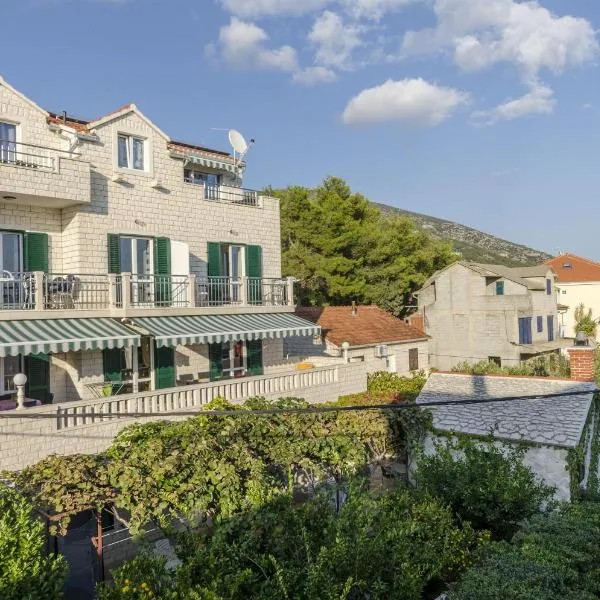 Apartments and Room Villa Niko – hotel w Bol
