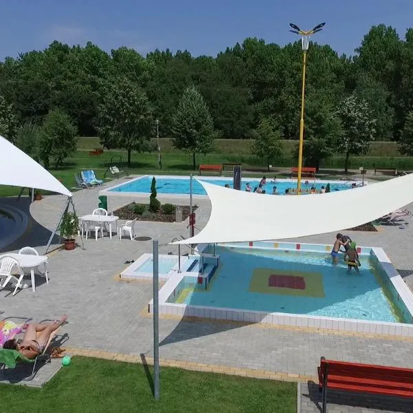 Hőforrás Hotel, hotel v destinaci Gyula