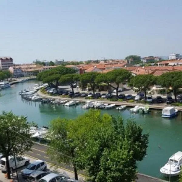 Appartamento Perco Riva Slataper, hotel in Grado