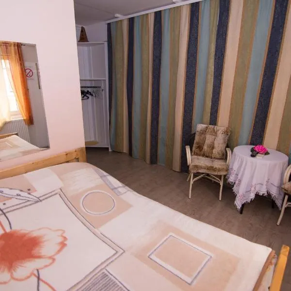 Šmek, hotel u Dobanovcima