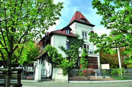 Hotel am Kurpark, hotel v destinaci Schönebeck