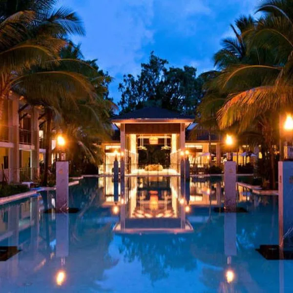 Luxury Apartments at Temple Resort and Spa Port Douglas, hotel en Oak Beach
