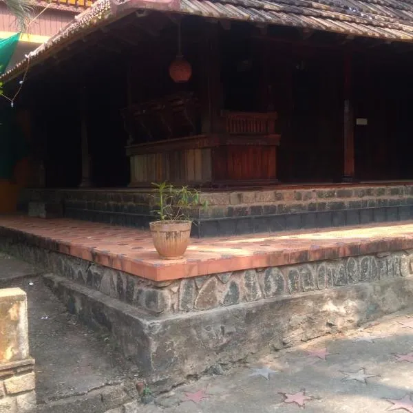 Thriphala Ayurveda Yogashram, hotel in Pūvār