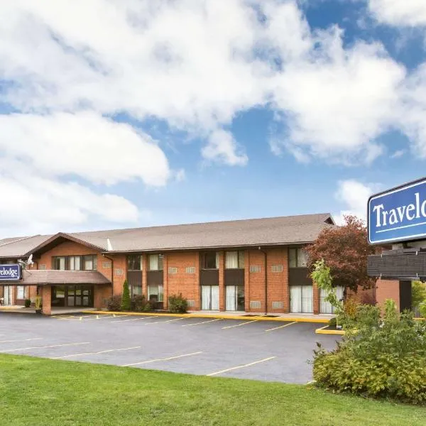 Travelodge by Wyndham Owen Sound ON, готель у місті Віартон