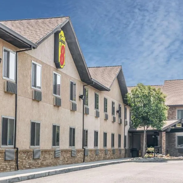 Super 8 by Wyndham Redding, hotel in Redding
