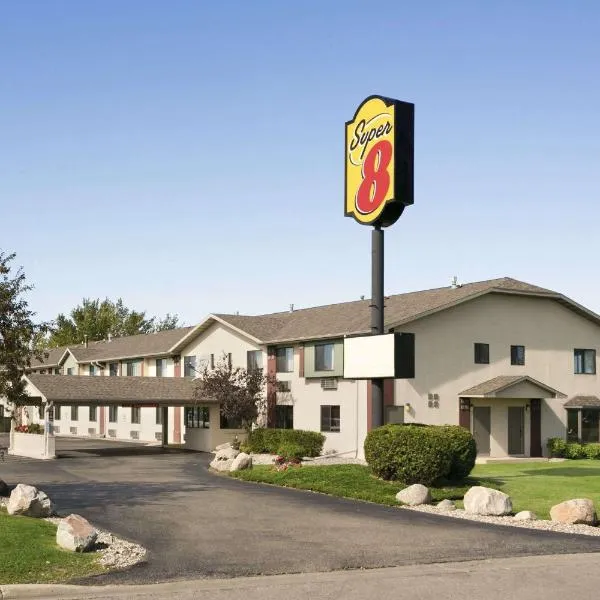 Super 8 by Wyndham Alexandria MN、アレクサンドリアのホテル