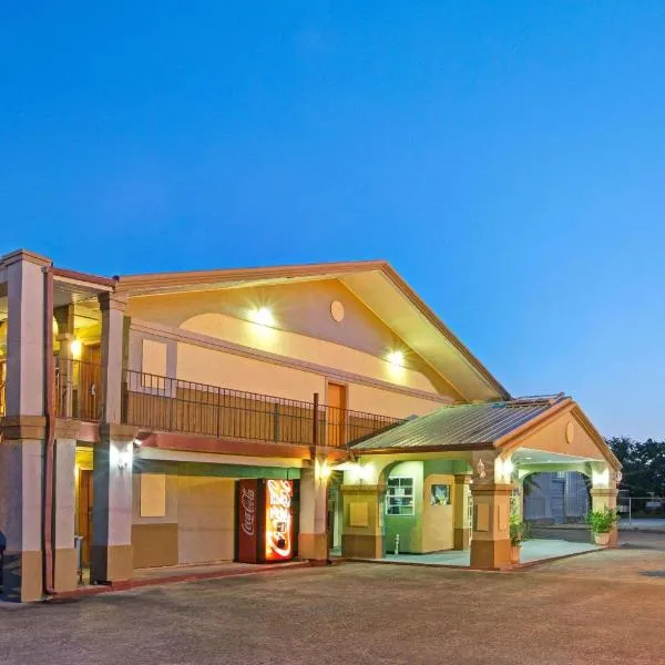 Super 8 by Wyndham La Marque TX/Texas City Area, hôtel à La Marque