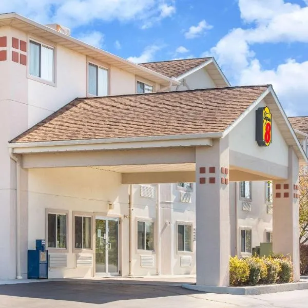 Super 8 by Wyndham West Middlesex/Sharon Area, hotel in West Middlesex