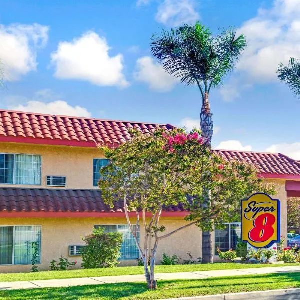 Super 8 by Wyndham Upland Ontario CA, hotel v destinaci Upland
