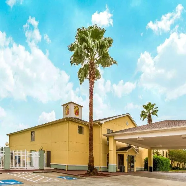 Super 8 by Wyndham Lake Charles/Sulphur, hotel di Lake Charles