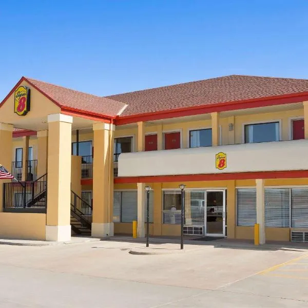 Super 8 by Wyndham Woodward, hotel v destinaci Woodward