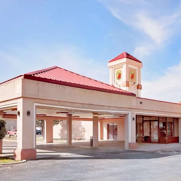 Super 8 by Wyndham Plainview, hotel in Plainview