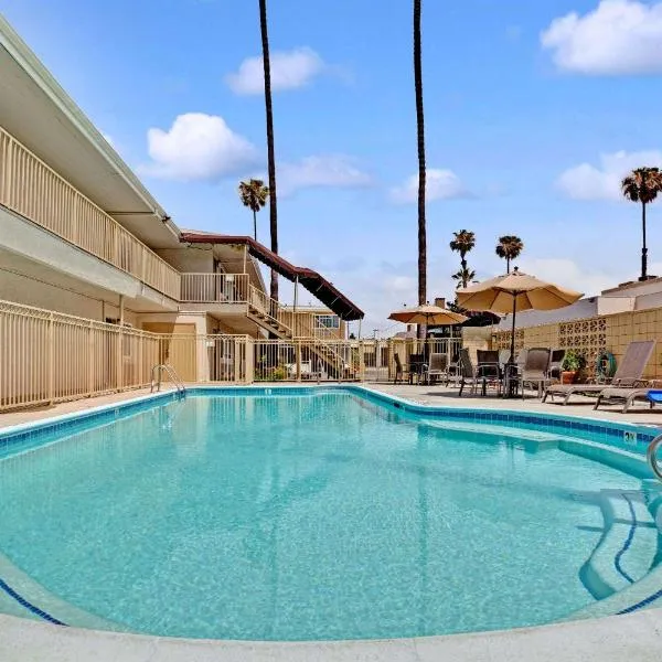 Super 8 by Wyndham Los Angeles-Culver City Area, hotel v destinaci Santa Monica