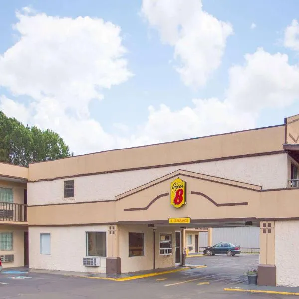 Super 8 by Wyndham Monticello AR, hotel u gradu Warren