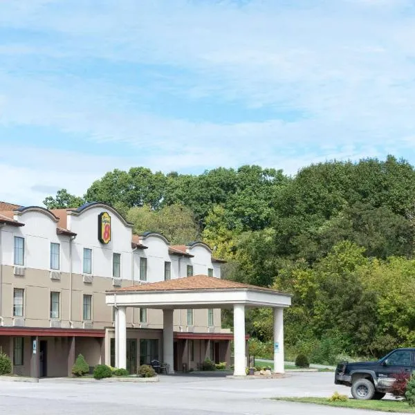 Super 8 by Wyndham Beaver Falls, hotel di Portersville