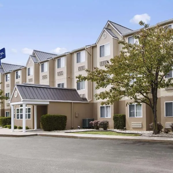 Microtel Inn By Wyndham Louisville East: Fisherville şehrinde bir otel