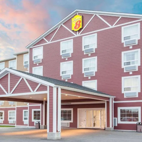 Super 8 by Wyndham Red Lake ON, hotel di Red Lake